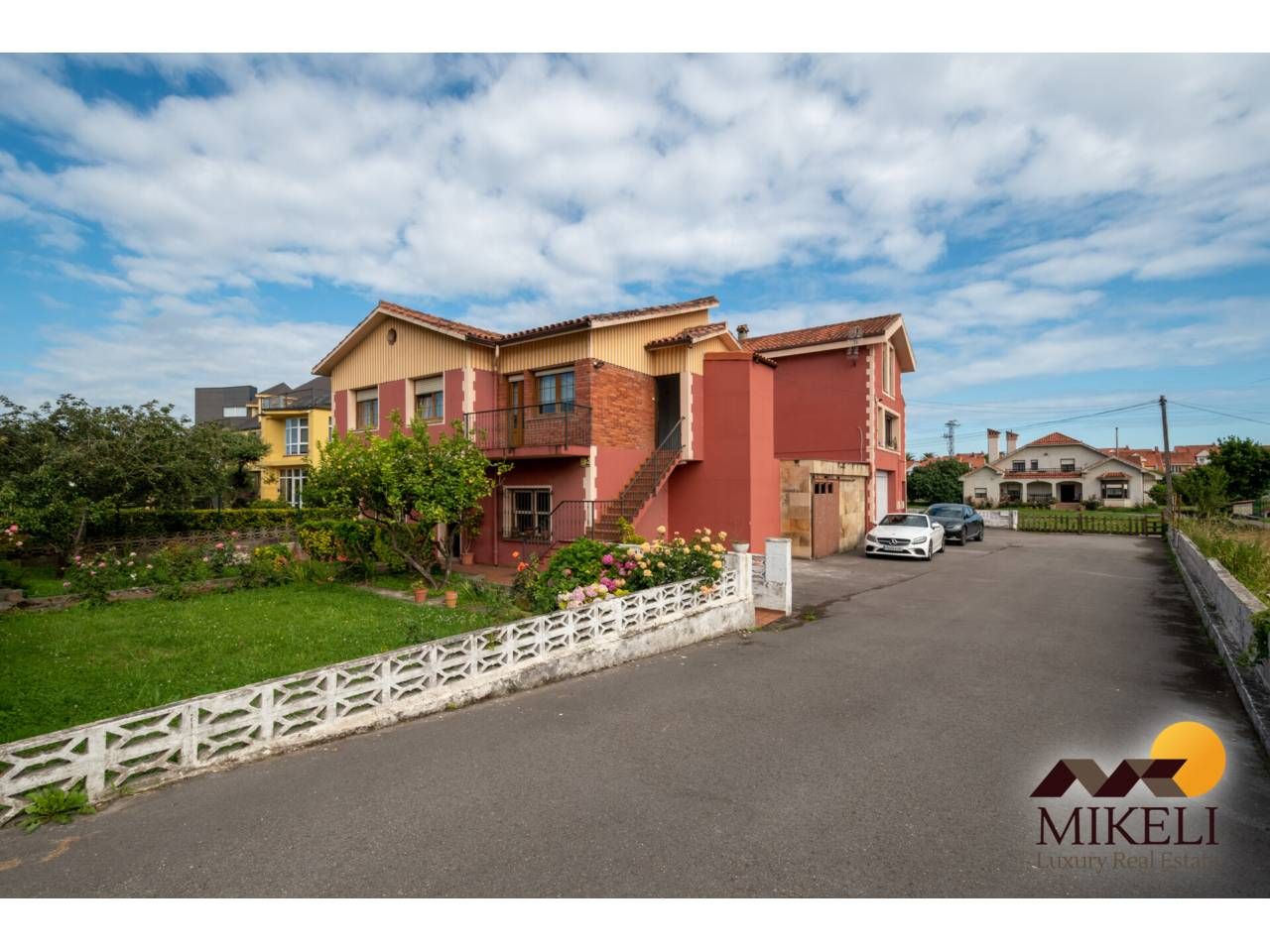 Exterior view of House or chalet for sale in Santa Cruz de Bezana  with Heating, Private garden and Parquet flooring