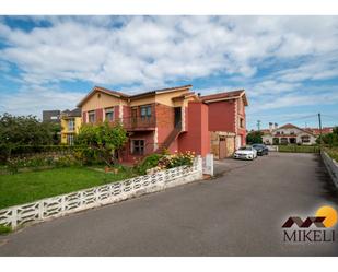 Exterior view of House or chalet for sale in Santa Cruz de Bezana  with Heating, Private garden and Parquet flooring