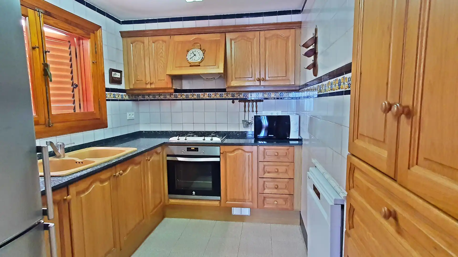 Cocina de Apartamento de alquiler en Miramar con Aire acondicionado, Terraza y Amueblado