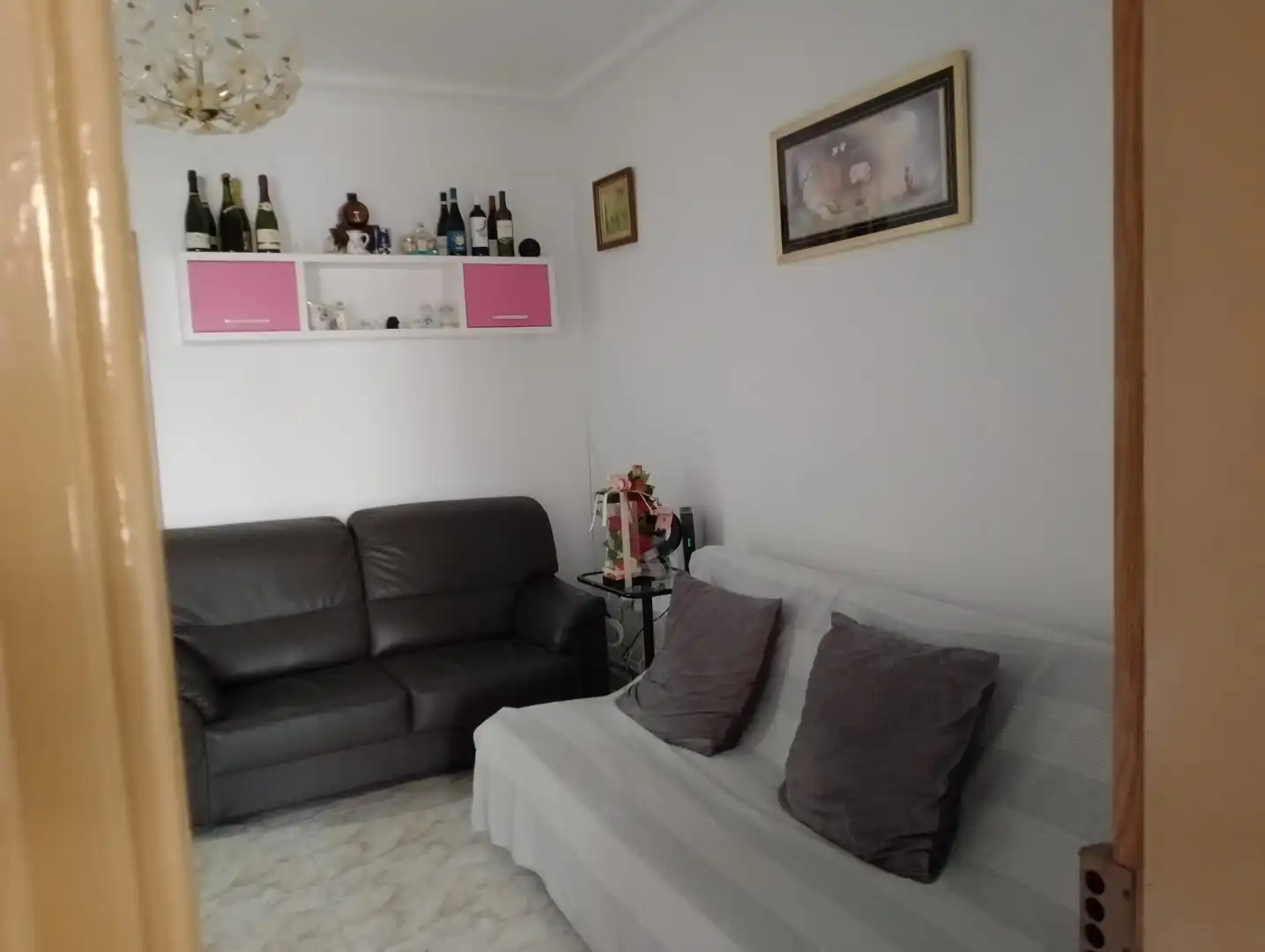 Sala d'estar de Casa o xalet en venda en Badalona amb Jardí privat, Moblat i Balcó