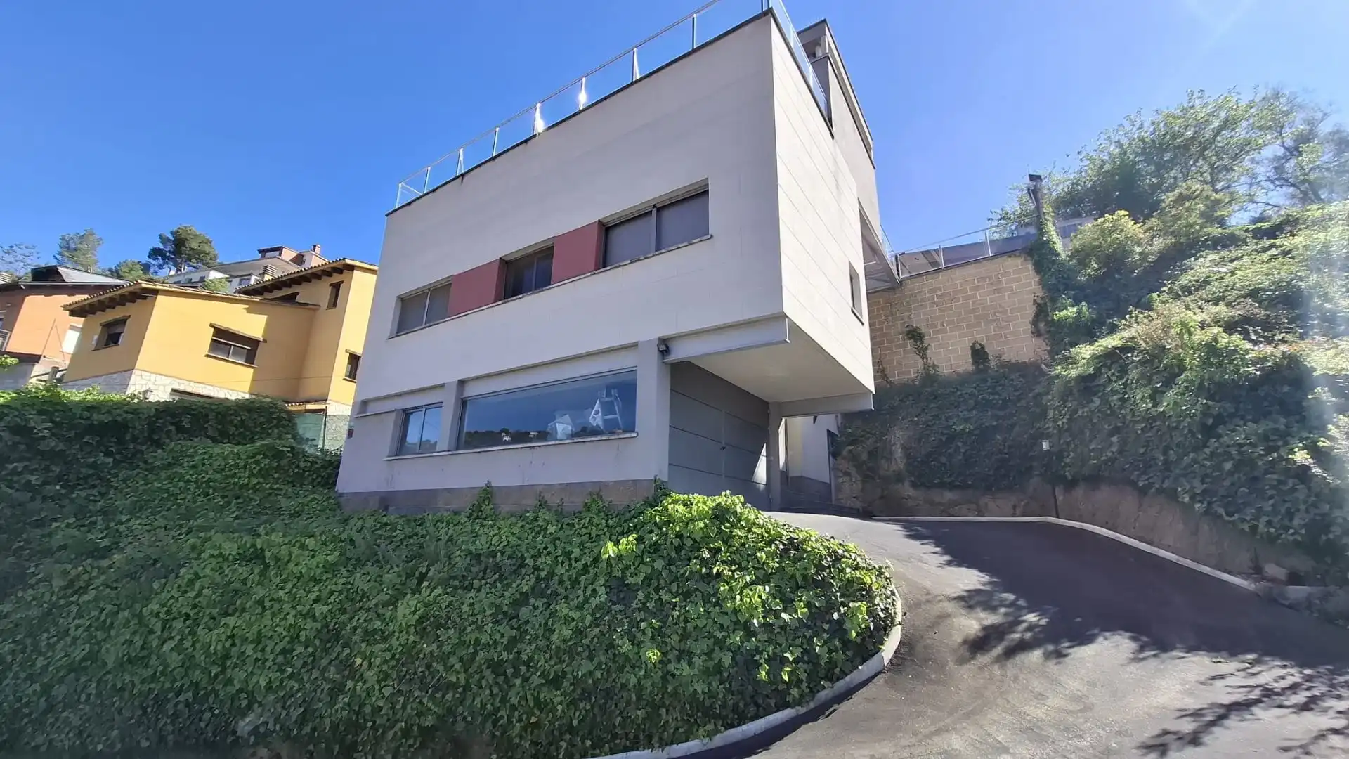 Vista exterior de Casa o chalet en venta en Vallirana con Aire acondicionado, Calefacción y Terraza