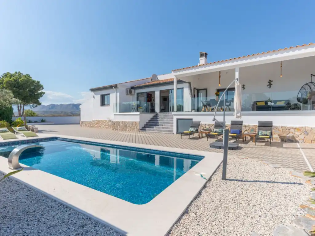 Casa amb piscina en venda a Urbanizacion Pla De La Lloma 12-D