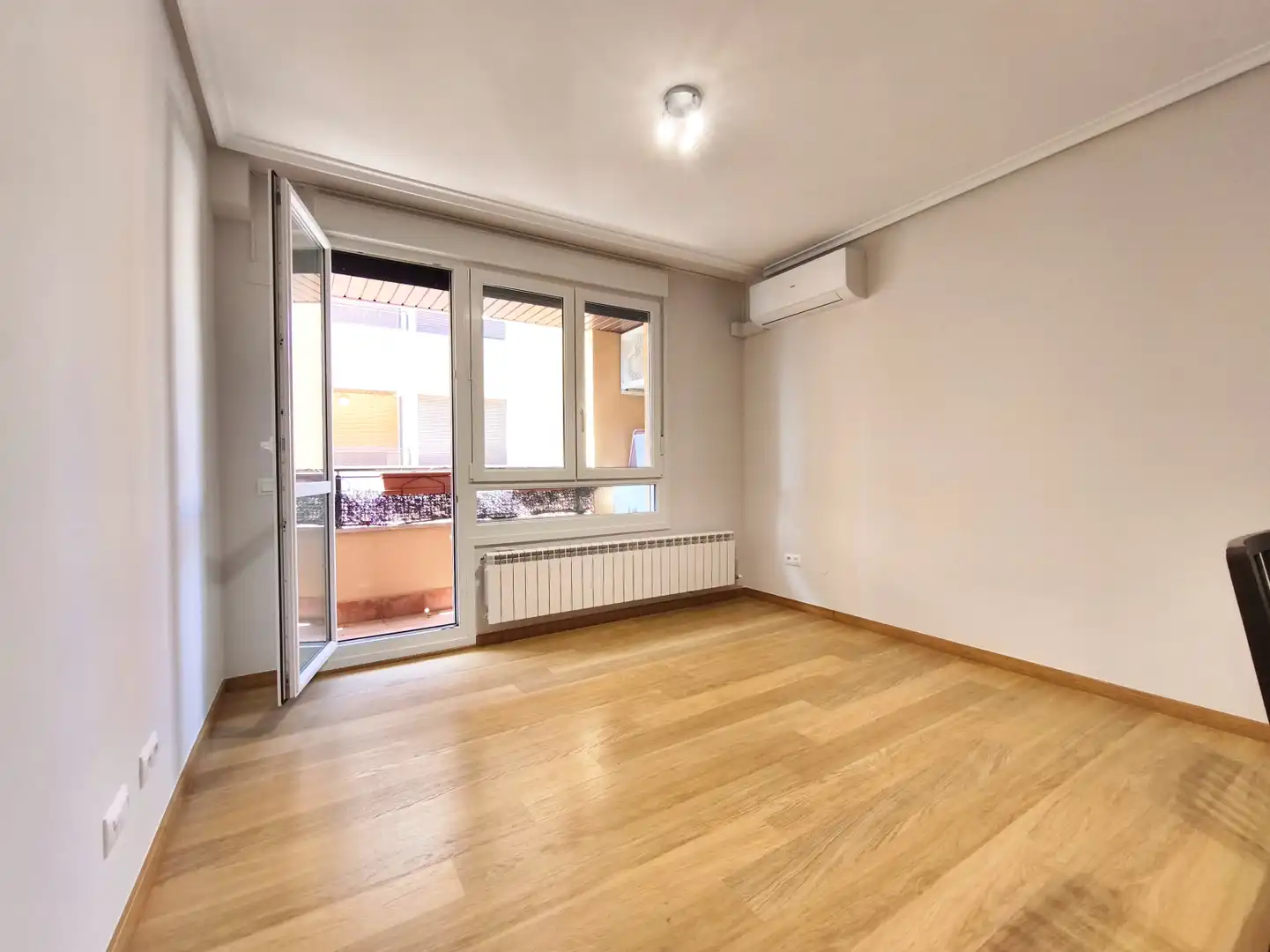 Bedroom of Flat for sale in Entrena  with Air Conditioner, Heating and Parquet flooring