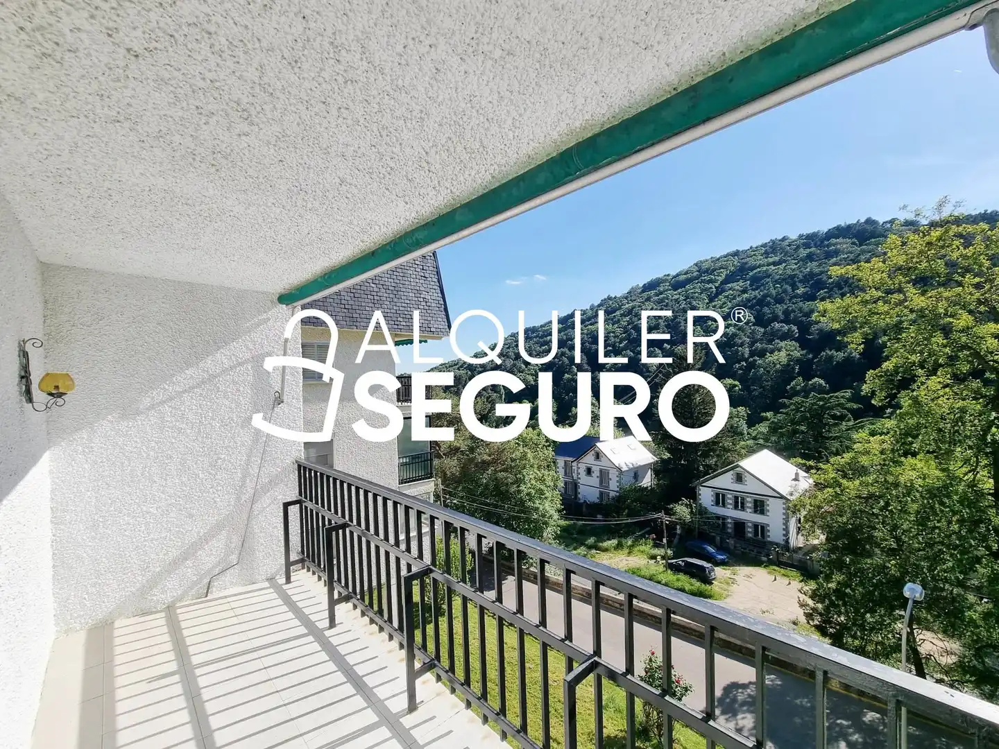 Vista exterior de Pis de lloguer en Cercedilla amb Calefacció, Terrassa i Piscina