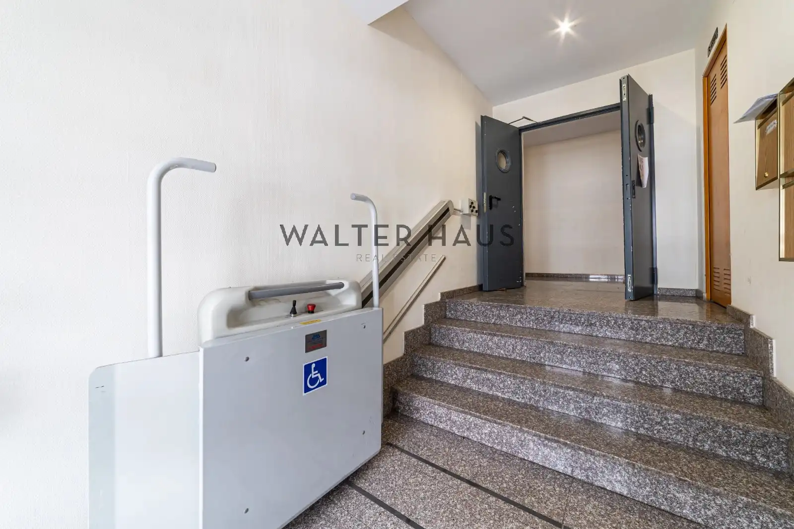 Flat for sale in Madrid  with Air Conditioner, Heating and Storage room