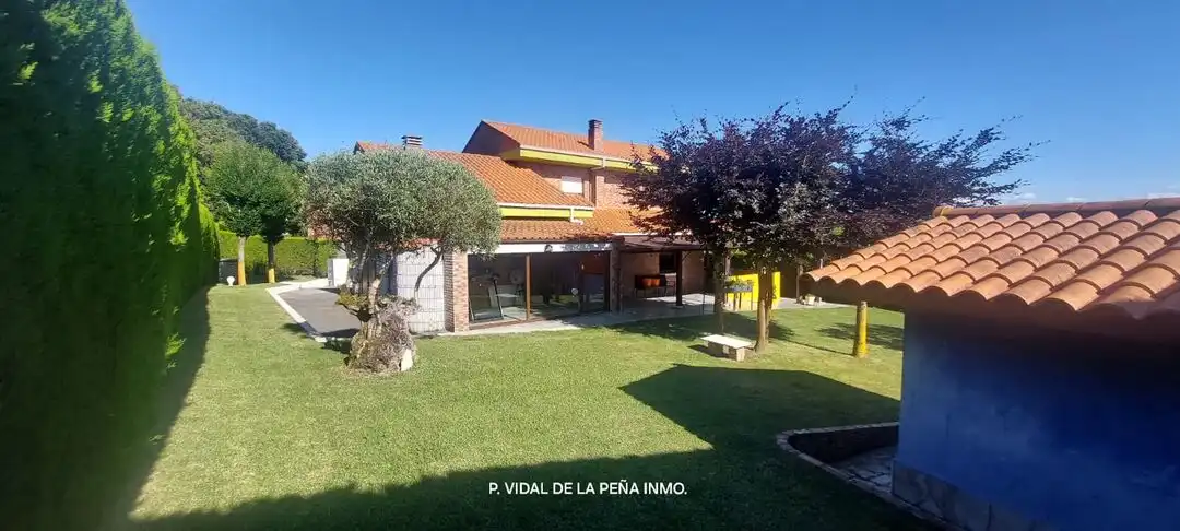 Außenansicht von Haus oder Chalet zum Verkauf in Ribamontán al Mar mit Heizung