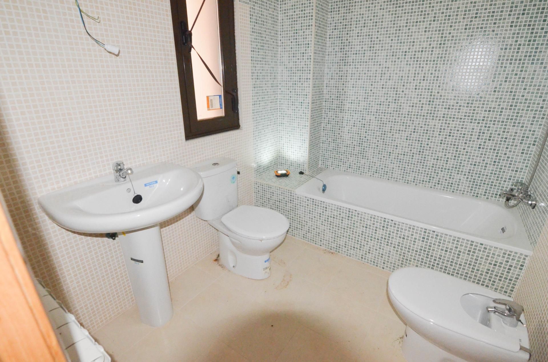 Bathroom of Flat for sale in La Fuente de San Esteban   with Heating, Storage room and Balcony