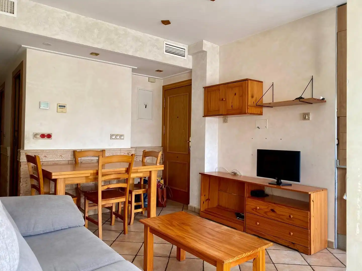 Sala de estar de Apartamento en venta en Águilas con Aire acondicionado, Calefacción y Amueblado