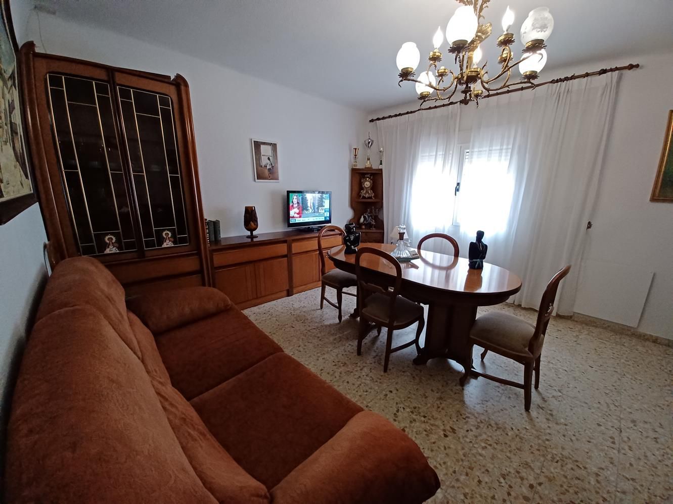 Sala d'estar de Casa adosada en venda en Quintanar del Rey amb Aire condicionat, Terrassa i Traster