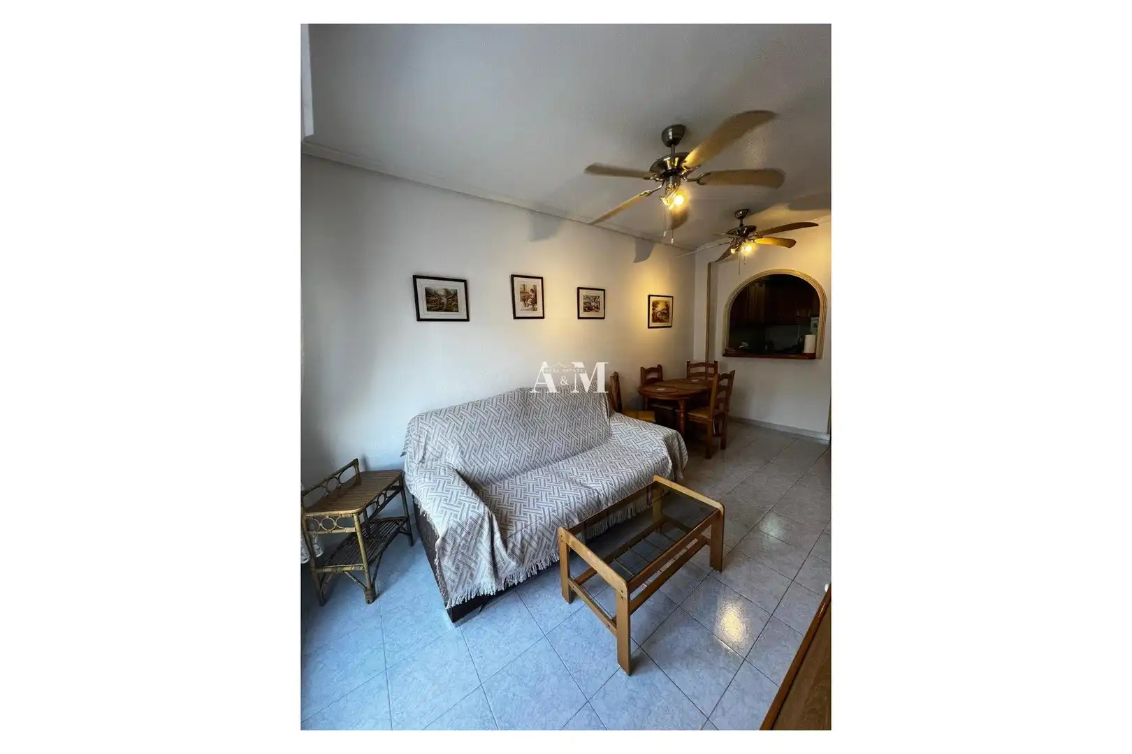 Sala de estar de Piso de alquiler en Torrevieja con Aire acondicionado, Calefacción y Piscina