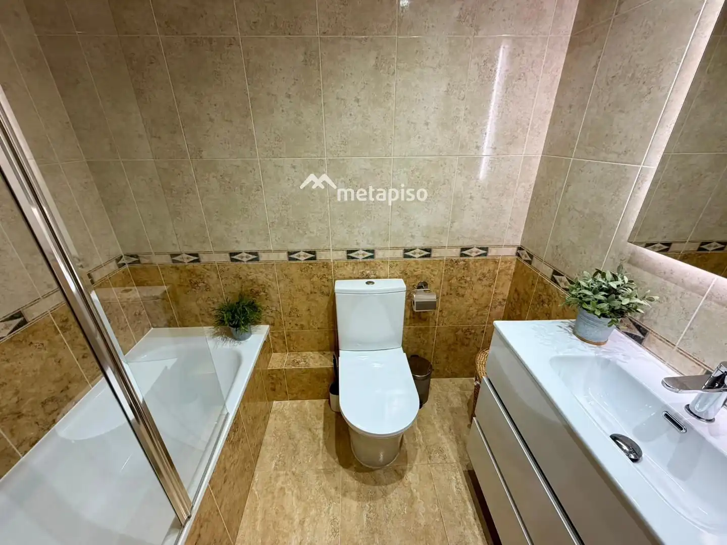 Baño de Casa adosada en venta en Santa Margarida I Els Monjos con Aire acondicionado, Calefacción y Terraza