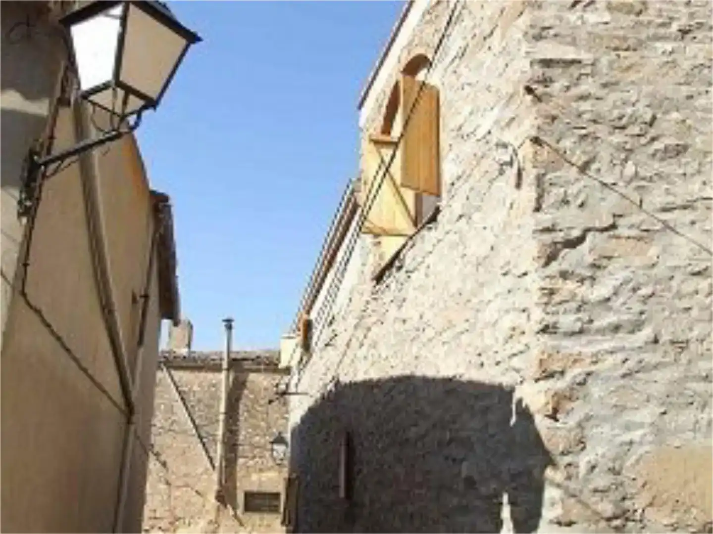 Vista exterior de Casa adosada en venda en Tàrrega amb Aire condicionat