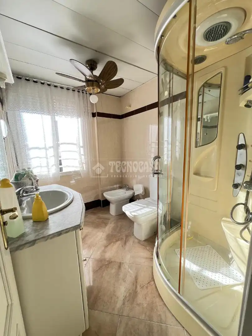 Bathroom of Flat for sale in Dos Hermanas