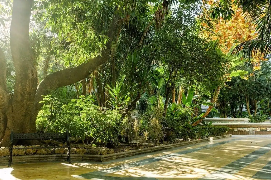 Jardín de Piso de alquiler en Marbella con Aire acondicionado