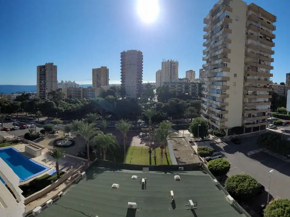 Außenansicht von Wohnung zur Miete in Roquetas de Mar mit Klimaanlage, Terrasse und Balkon