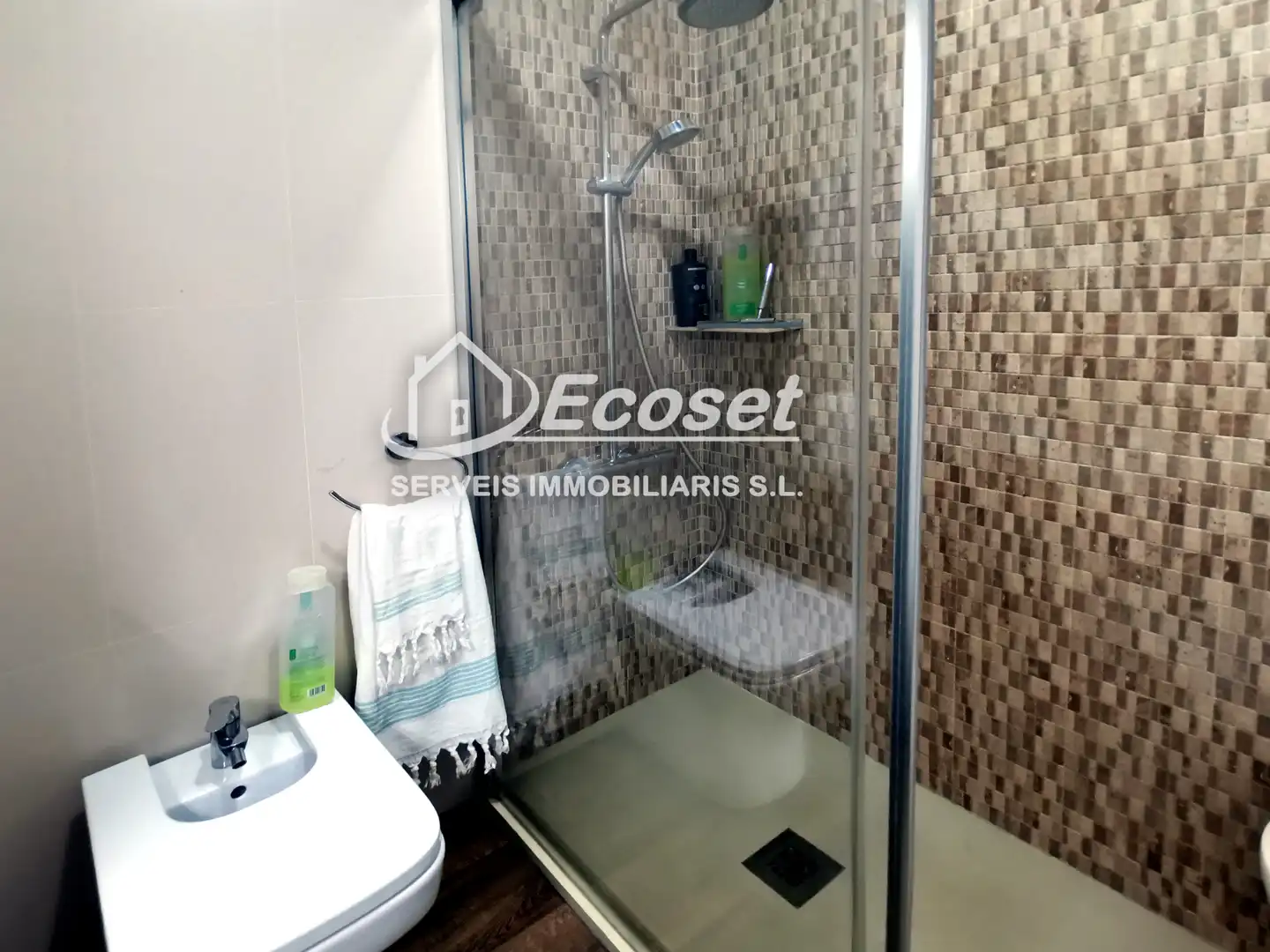 Badezimmer von Maisonette zum Verkauf in Cornellà de Llobregat mit Klimaanlage, Parkett und Terrasse