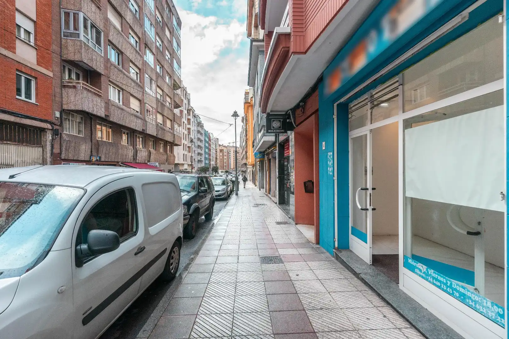Vista exterior de Local en venta en Avilés