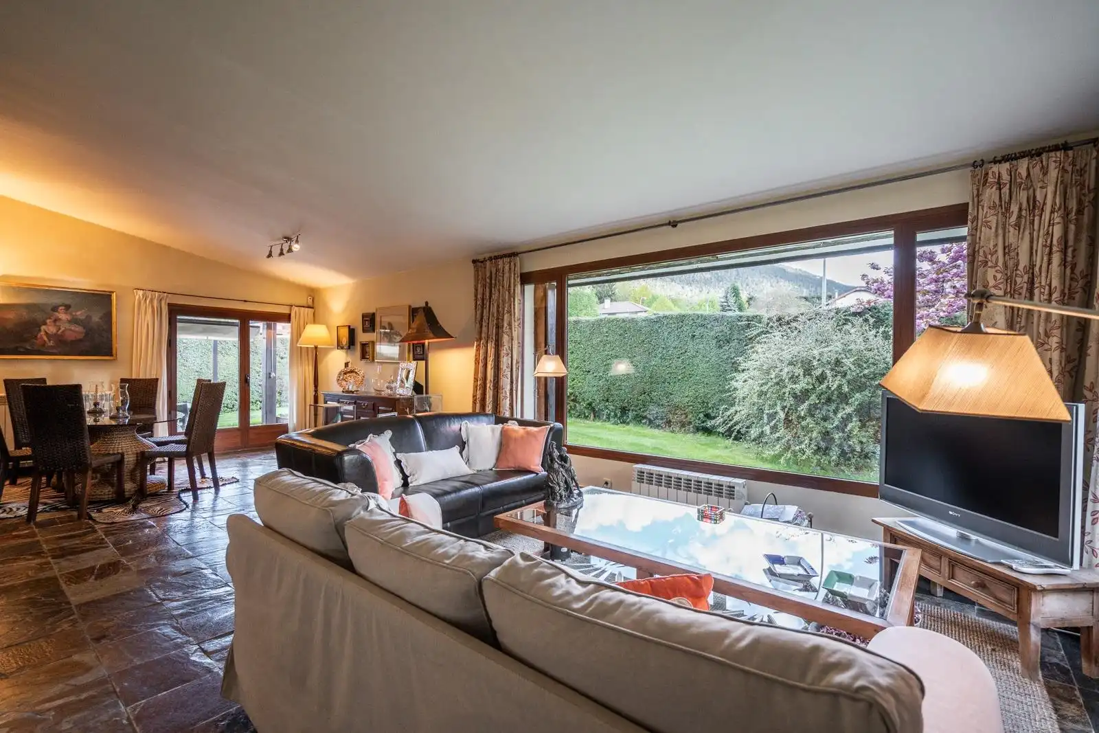 Sala de estar de Casa o chalet en venta en El Espinar con Calefacción, Jardín privado y Terraza