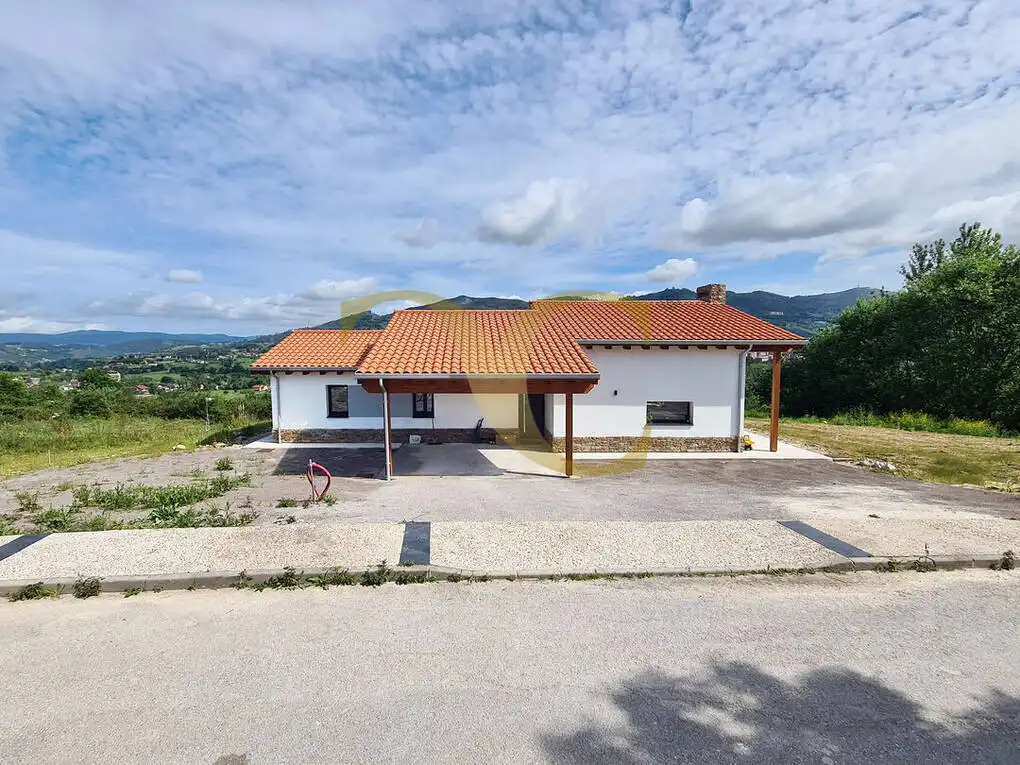 Exterior view of Houses for sale in Oviedo   with Air Conditioner, Heating and Private garden