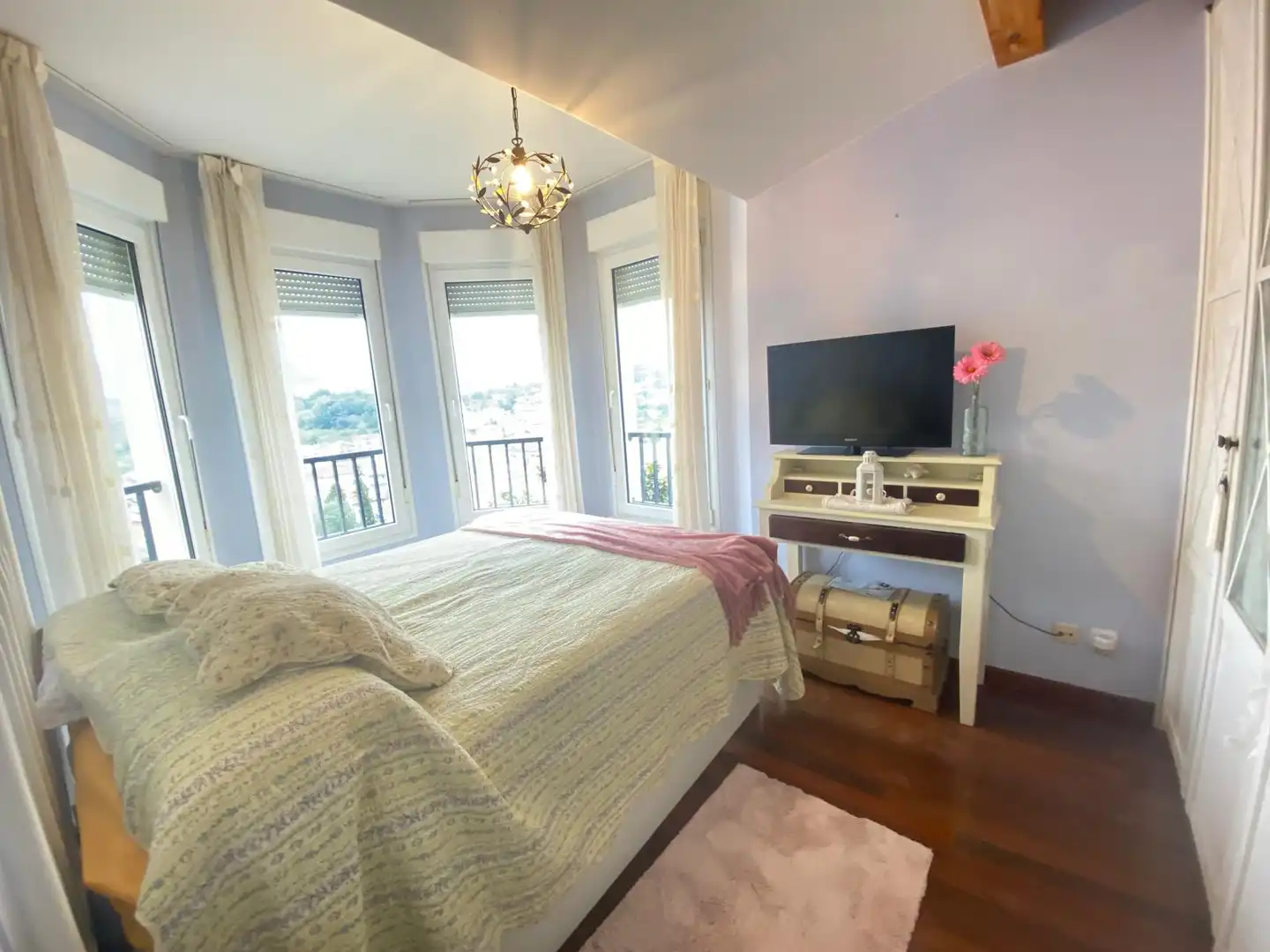 Bedroom of Detached homes for sale in Castro-Urdiales  with Heating, Private garden and Parquet flooring
