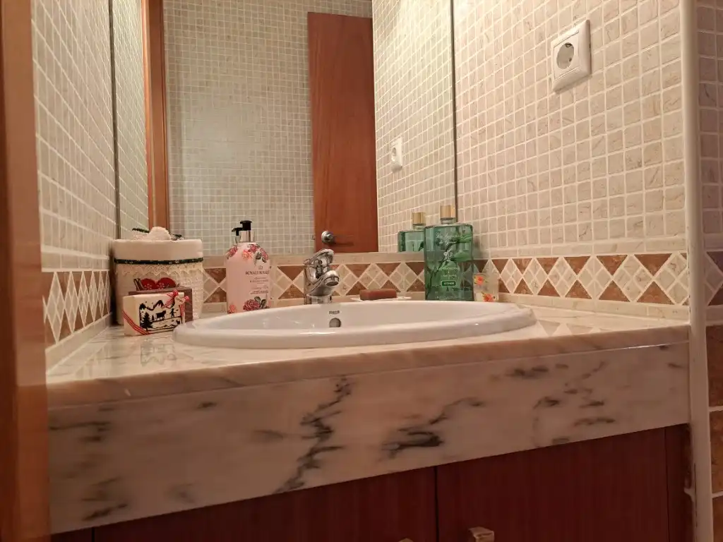 Baño de Dúplex en venta en Alp con Calefacción, Trastero y Amueblado