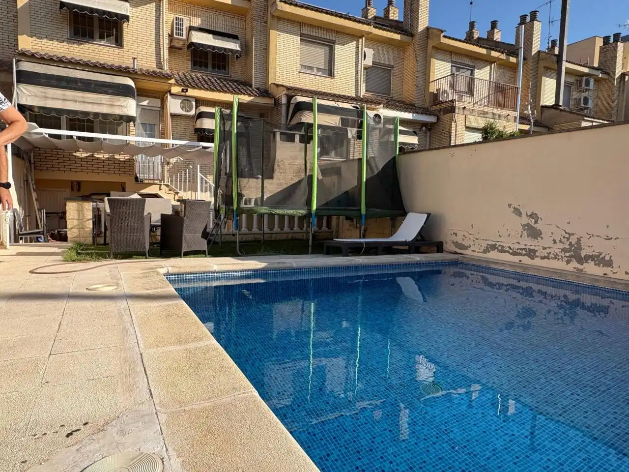 Piscina de Casa adosada en venta en Binéfar con Aire acondicionado, Calefacción y Jardín privado