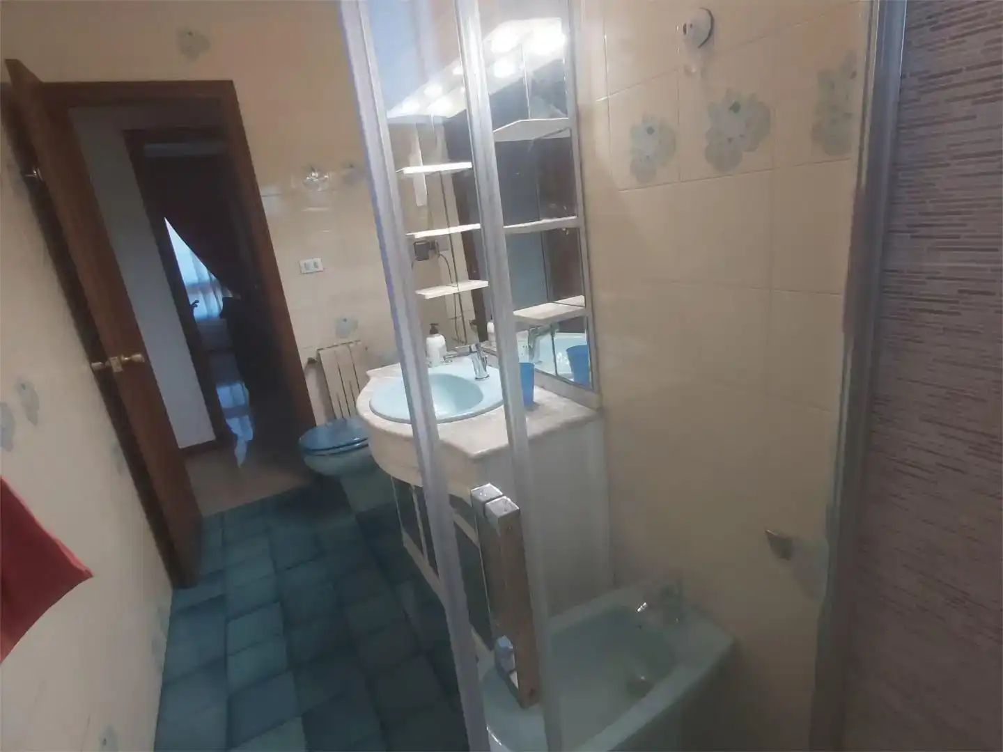 Bathroom of Flat for rent in Vigo   with Private garden, Furnished and Balcony