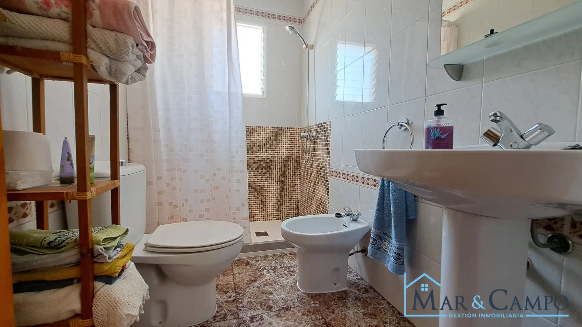 Baño de Casa adosada en venta en Los Alcázares con Aire acondicionado, Jardín privado y Amueblado