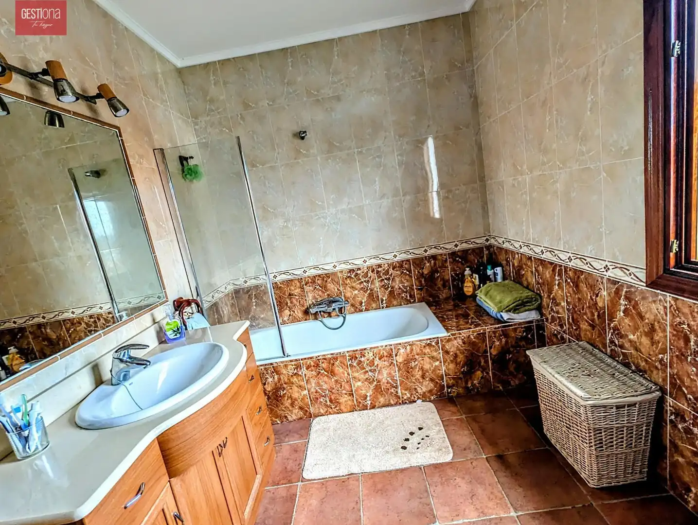 Bany de Casa adosada en venda en Arnuero amb Calefacció, Jardí privat i Terrassa