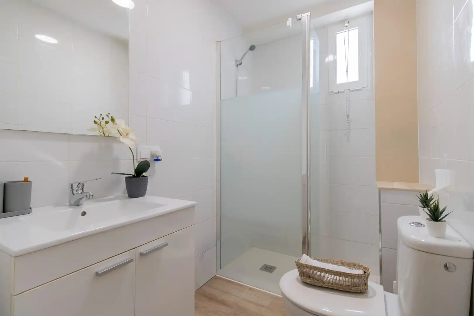 Bathroom of Flat for sale in Valencia  with Air Conditioner