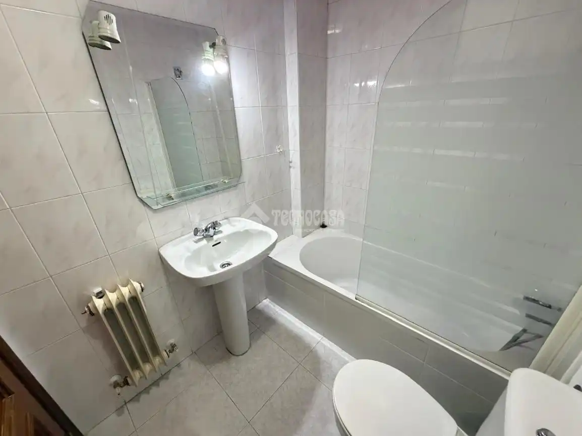 Badezimmer von Wohnung zum Verkauf in Valdemoro mit Klimaanlage, Heizung und Abstellraum