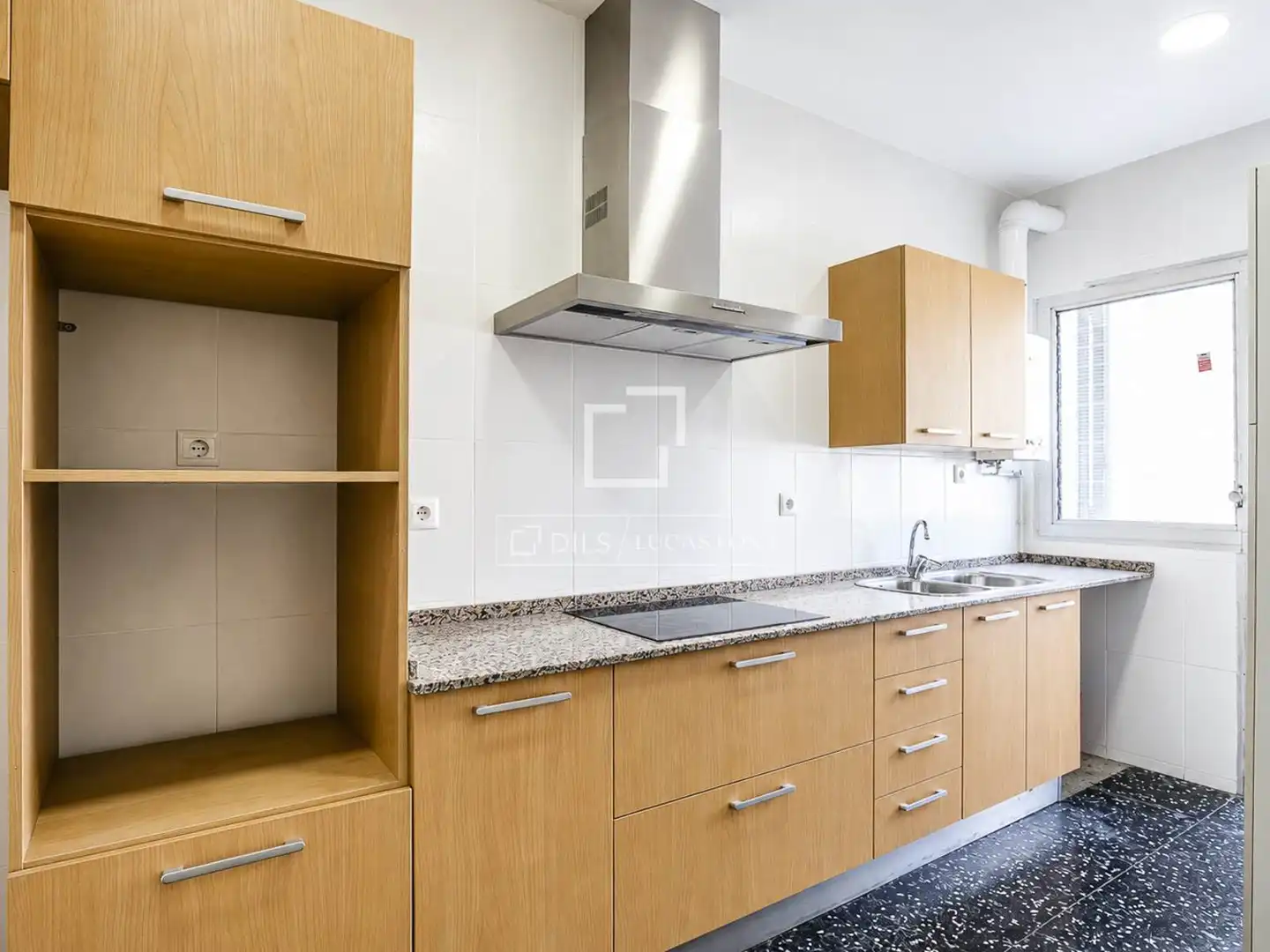 Cuina de Pis en venda en Barcelona amb Terrassa i Balcó