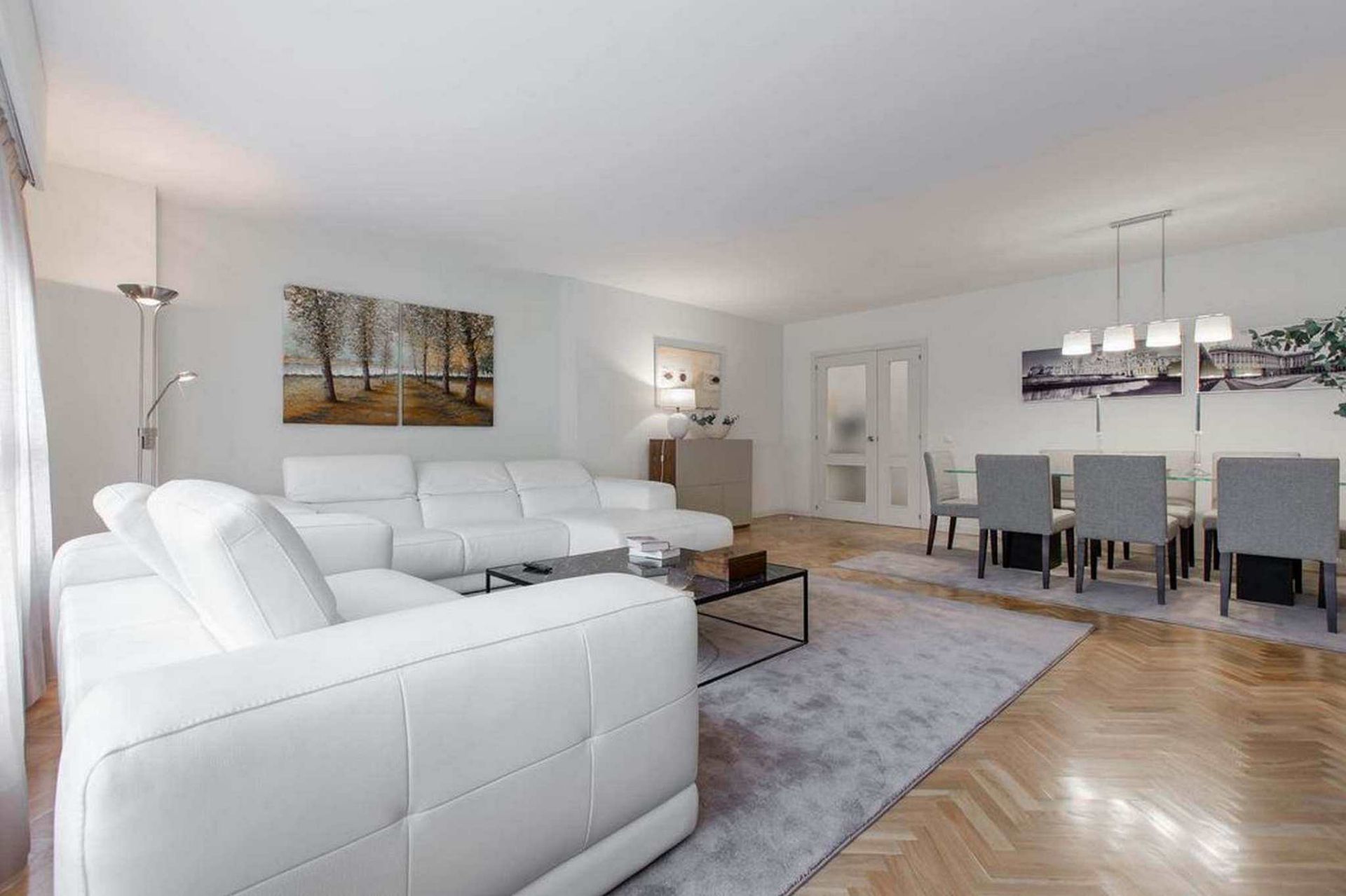 Sala d'estar de Pis de lloguer en La Moraleja amb Aire condicionat, Moblat i TV