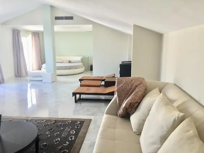 Sala de estar de Ático en venta en Marbella con Aire acondicionado, Terraza y Trastero
