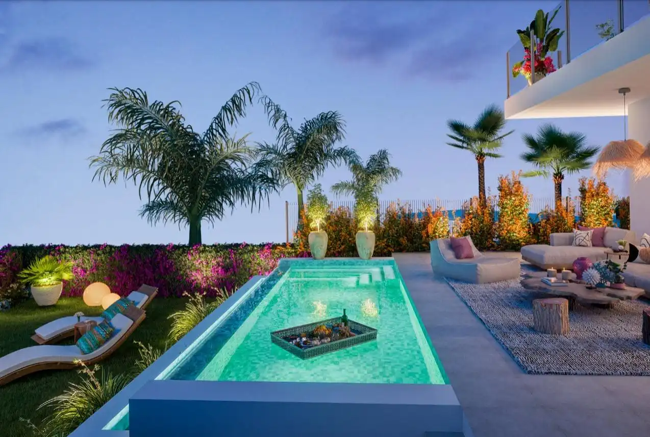 Adosado con piscina en venta en El Faro de Calaburra - Chaparral, imagen 9