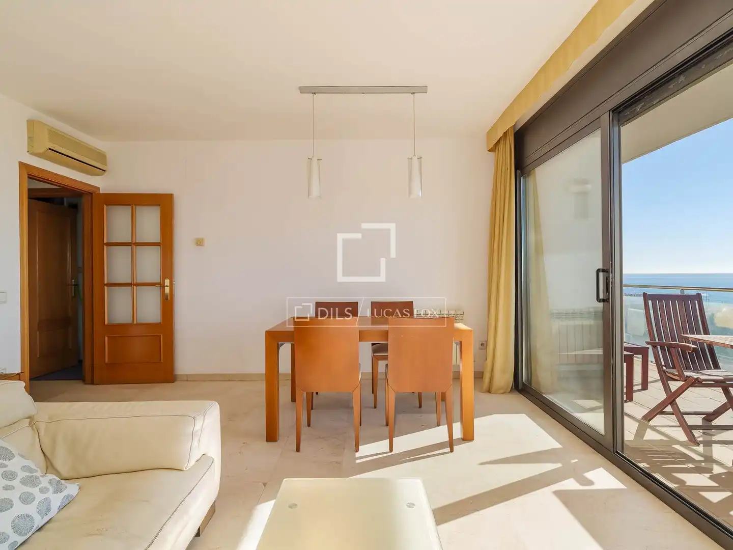 Comedor de Piso de alquiler en Barcelona con Aire acondicionado, Calefacción y Amueblado