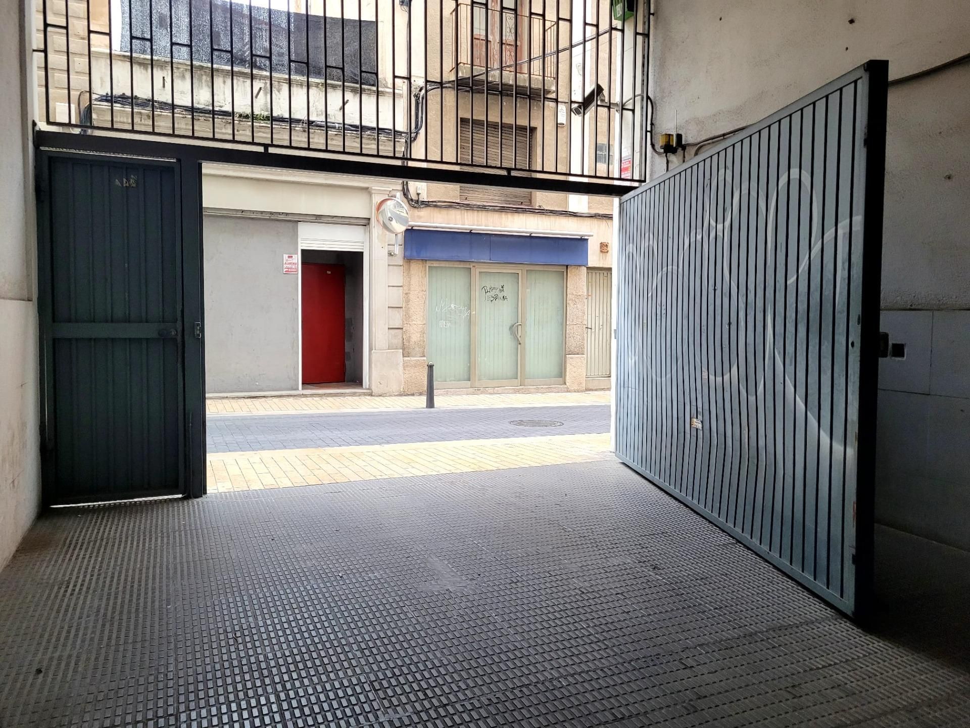 Exterior view of Garage for sale in Reus