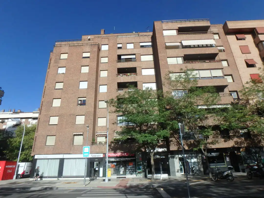 Außenansicht von Geschaftsraum zur Miete in  Pamplona / Iruña mit Klimaanlage