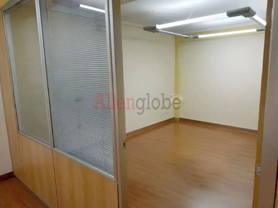 Business premises for sale in Calle Infiesto, imagen 8