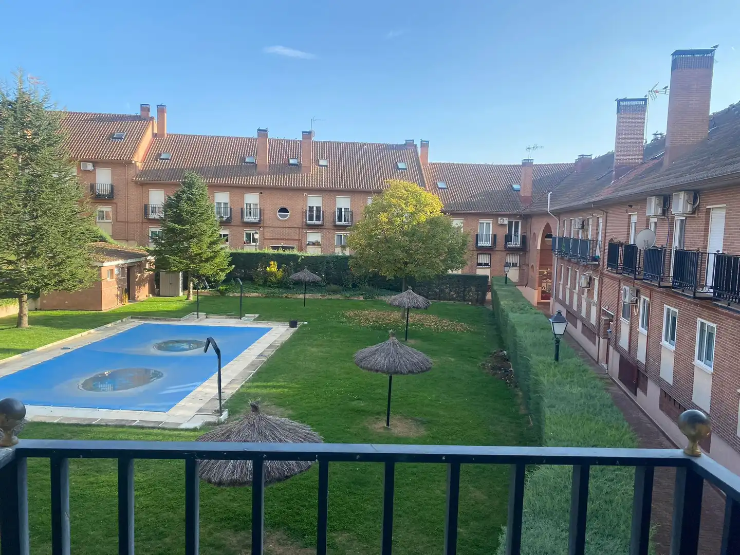 Vista exterior de Dúplex en venta en Ajalvir con Piscina y Piscina comunitaria