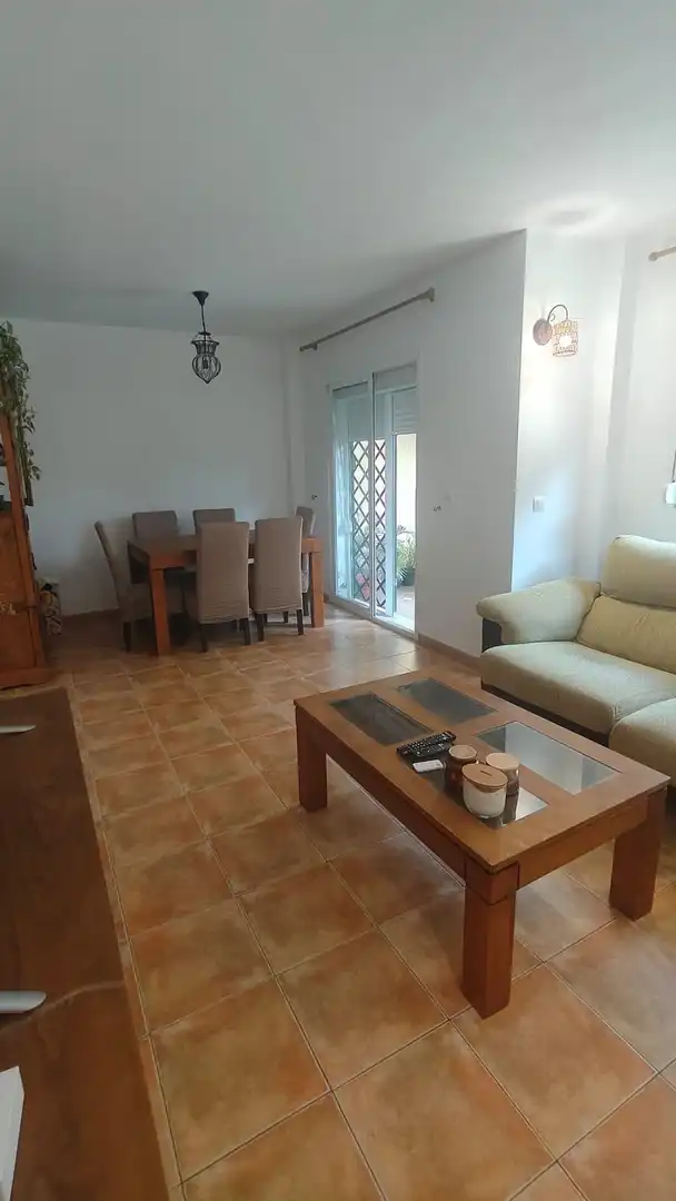 Wohnzimmer von Einfamilien-Reihenhaus zur Miete in Algeciras mit Privatgarten und Möbliert