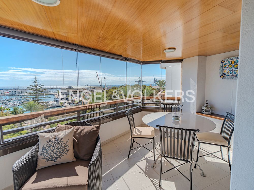Flat for sale in Avenida de Ramón y Cajal, Ensanche - Diputación