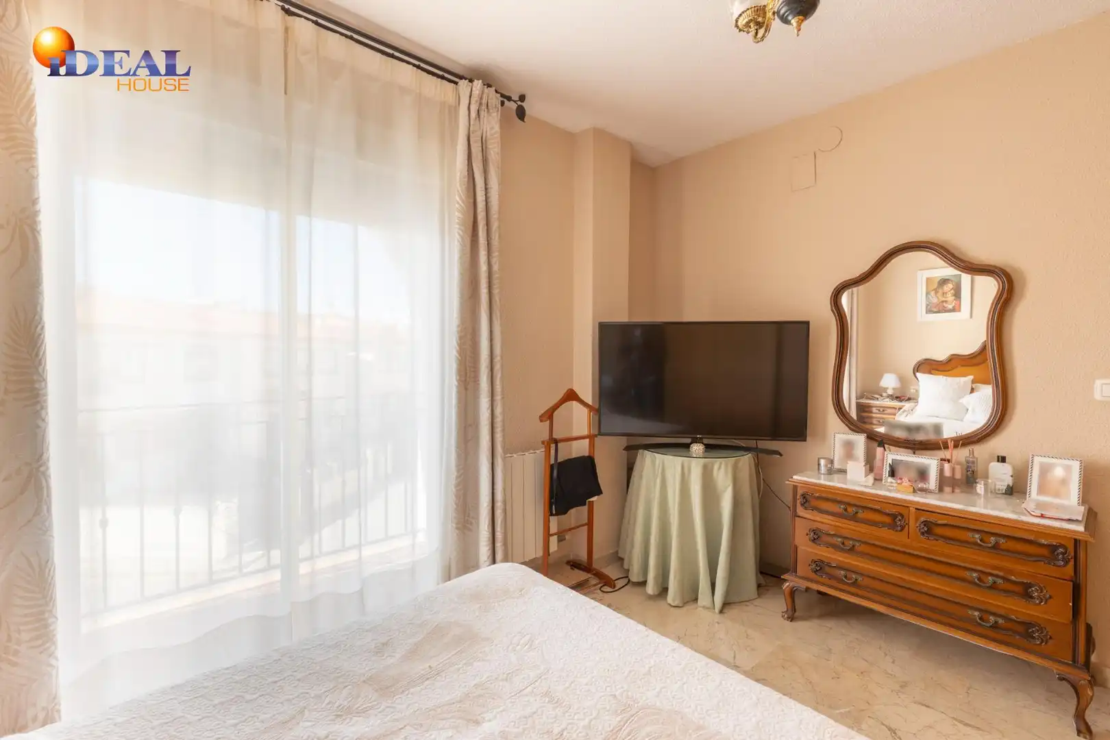 Dormitori de Casa o xalet en venda en Las Gabias amb Aire condicionat, Calefacció i Jardí privat