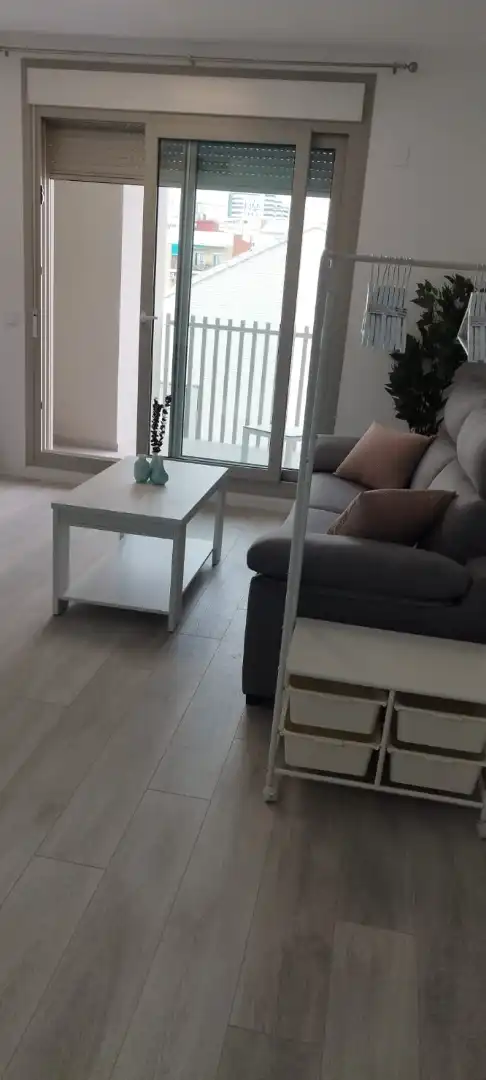 Appartamento con terrazza in affitto a Quatre Carreres, imagen 6