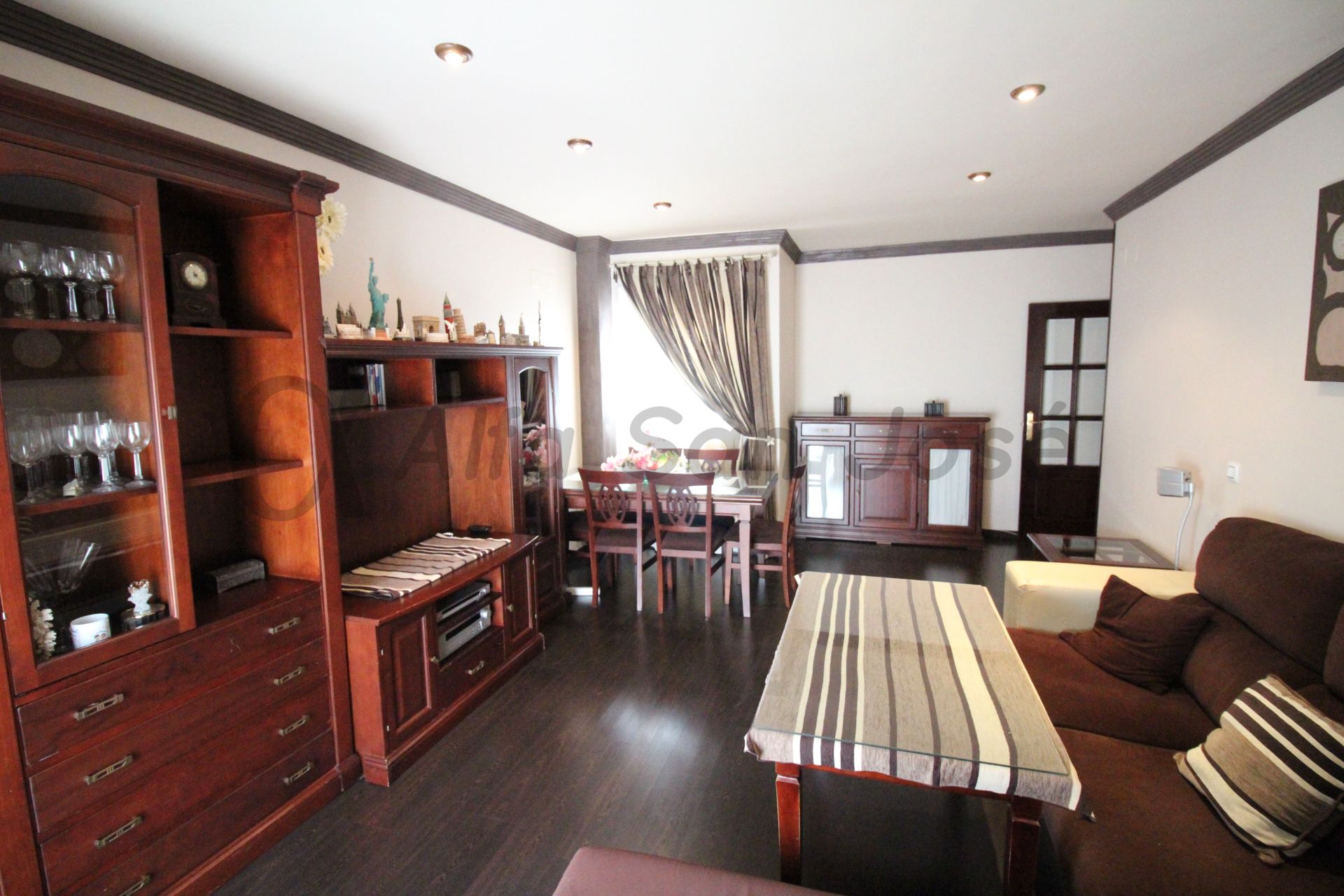 Sala d'estar de Pis de lloguer en La Rinconada amb Aire condicionat, Moblat i Balcó