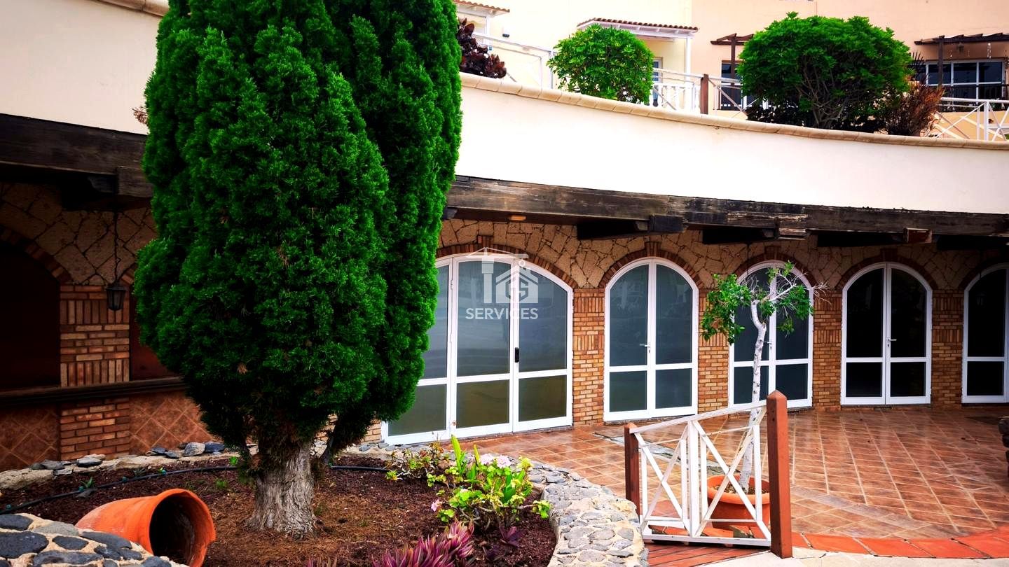 Außenansicht von Geschaftsraum zum Verkauf in San Miguel de Abona mit Klimaanlage und Terrasse