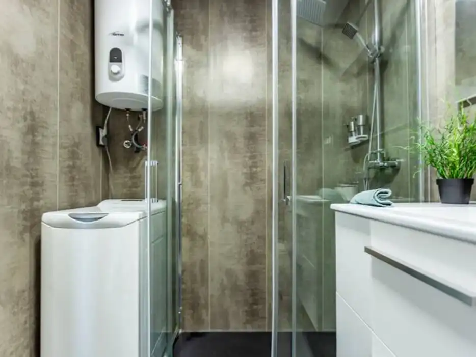 Badezimmer von Wohnung zur Miete in Roquetas de Mar mit Klimaanlage und Balkon