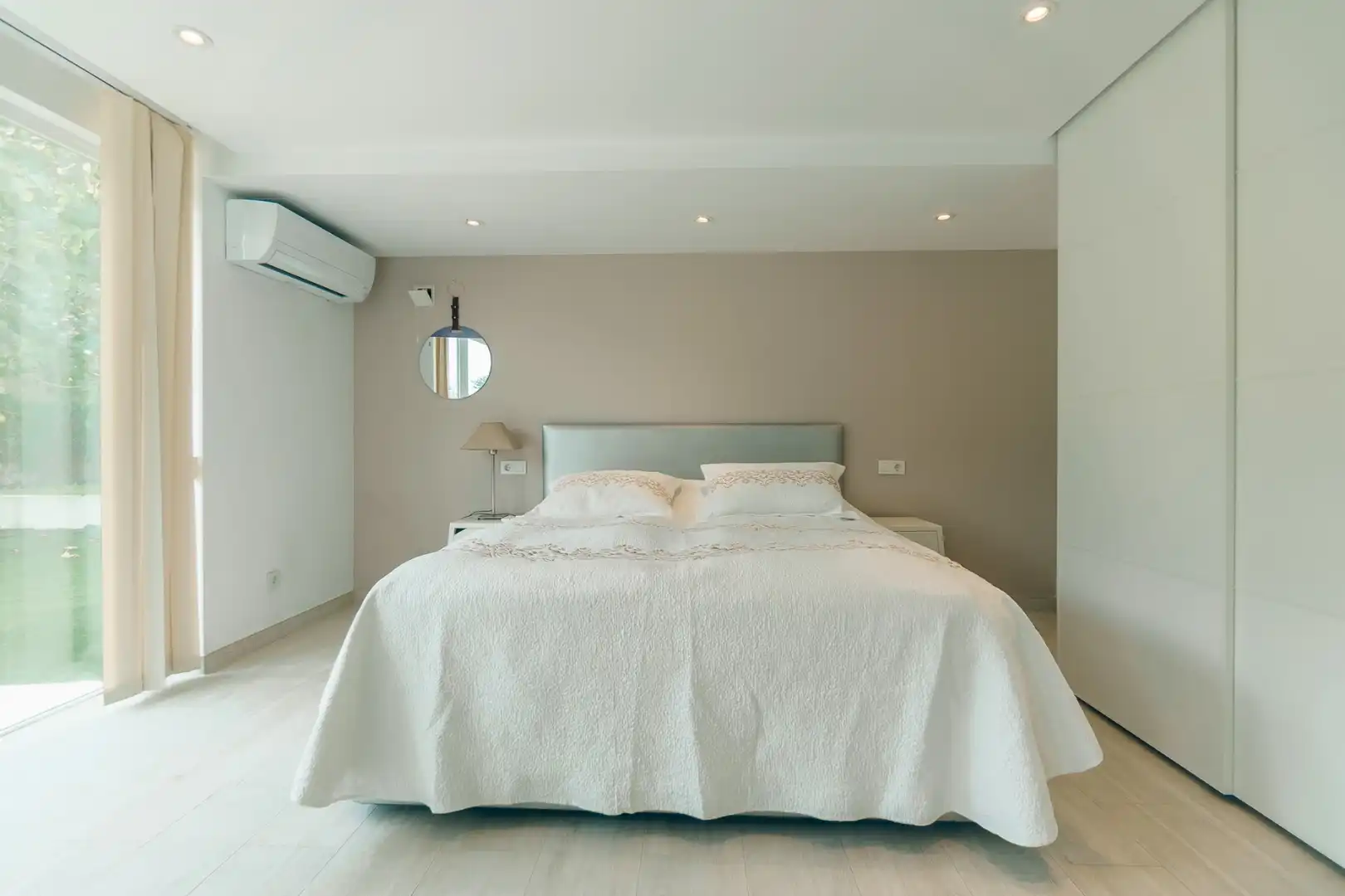 Habitación de Casa o chalet en venta en L'Alfàs del Pi con Terraza y Piscina