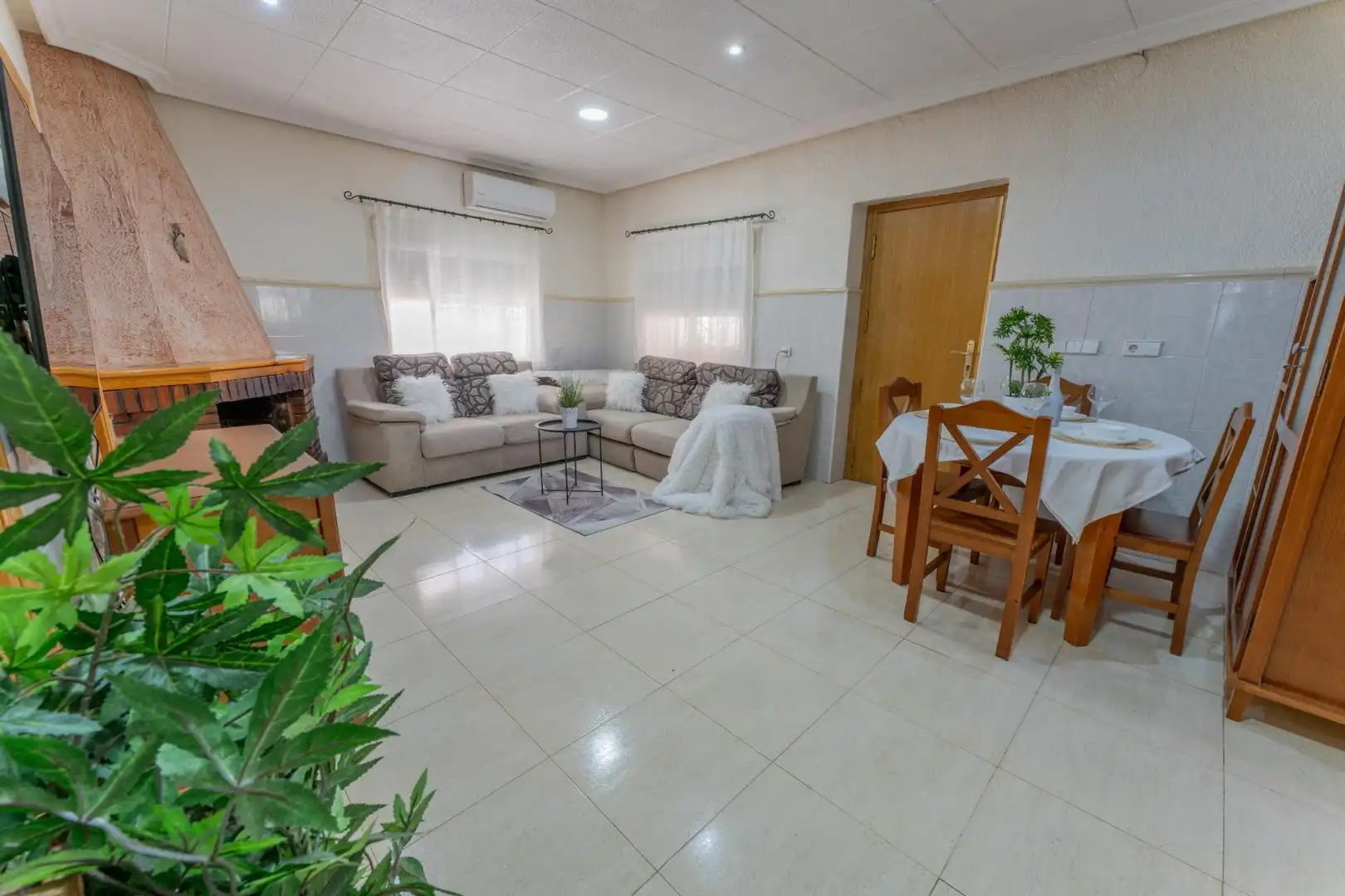 Sala de estar de Casa o chalet en venta en Elche / Elx con Aire acondicionado, Jardín privado y Piscina