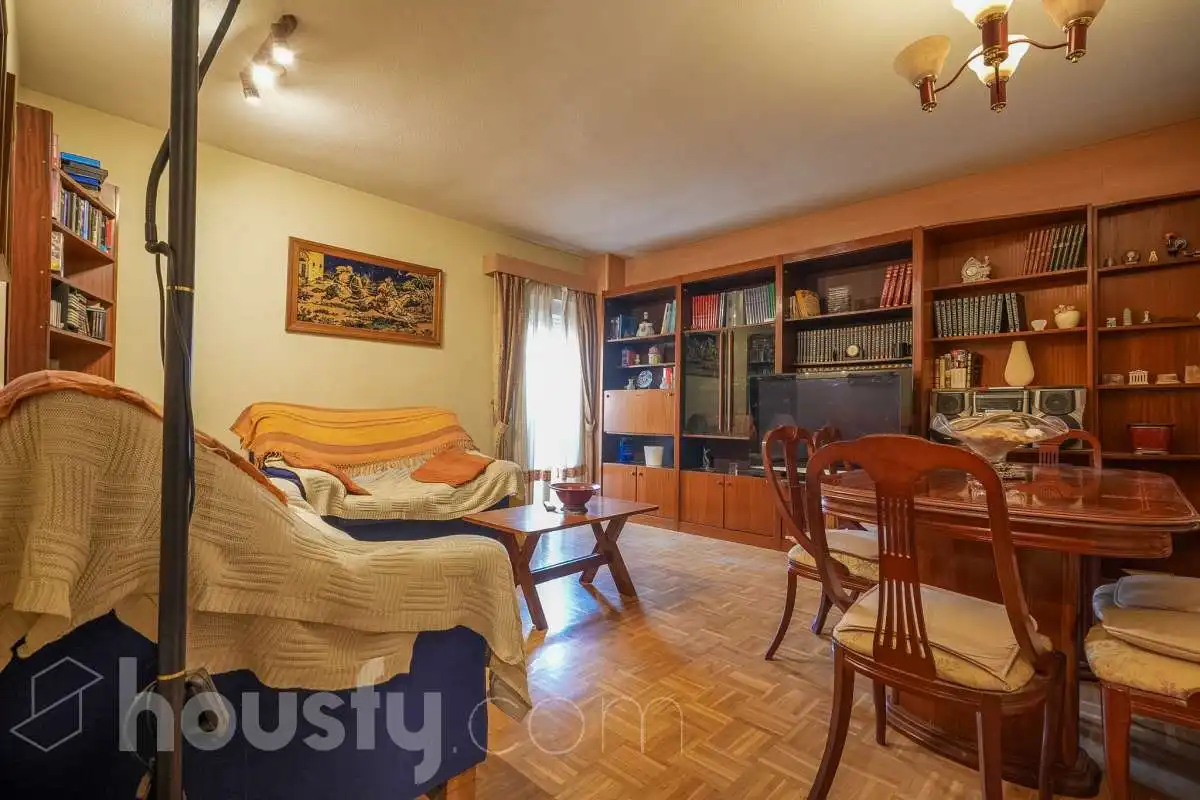 Sala d'estar de Pis en venda en Madrid amb Aire condicionat, Calefacció i Jardí privat